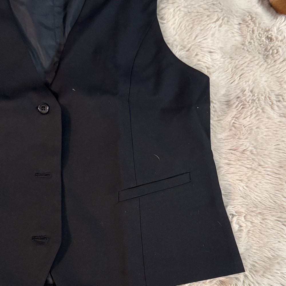 Brand New with Tags! Black Tailored Plus-Size Vest – 5XL, Professional & Chic - Picture 3 of 4